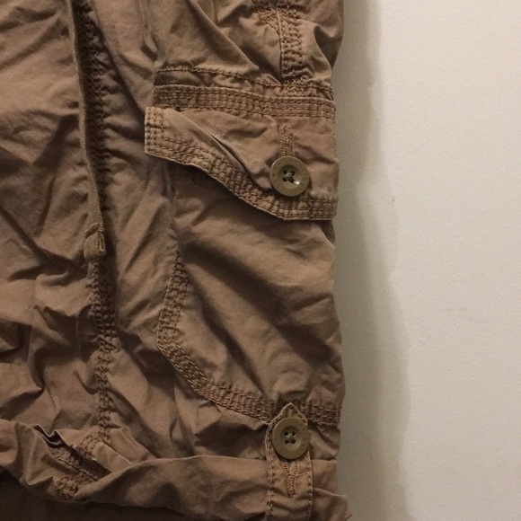 NWT Gap Khaki Camel Cargo Bermuda shorts.  4 6 - Picture 3 of 7